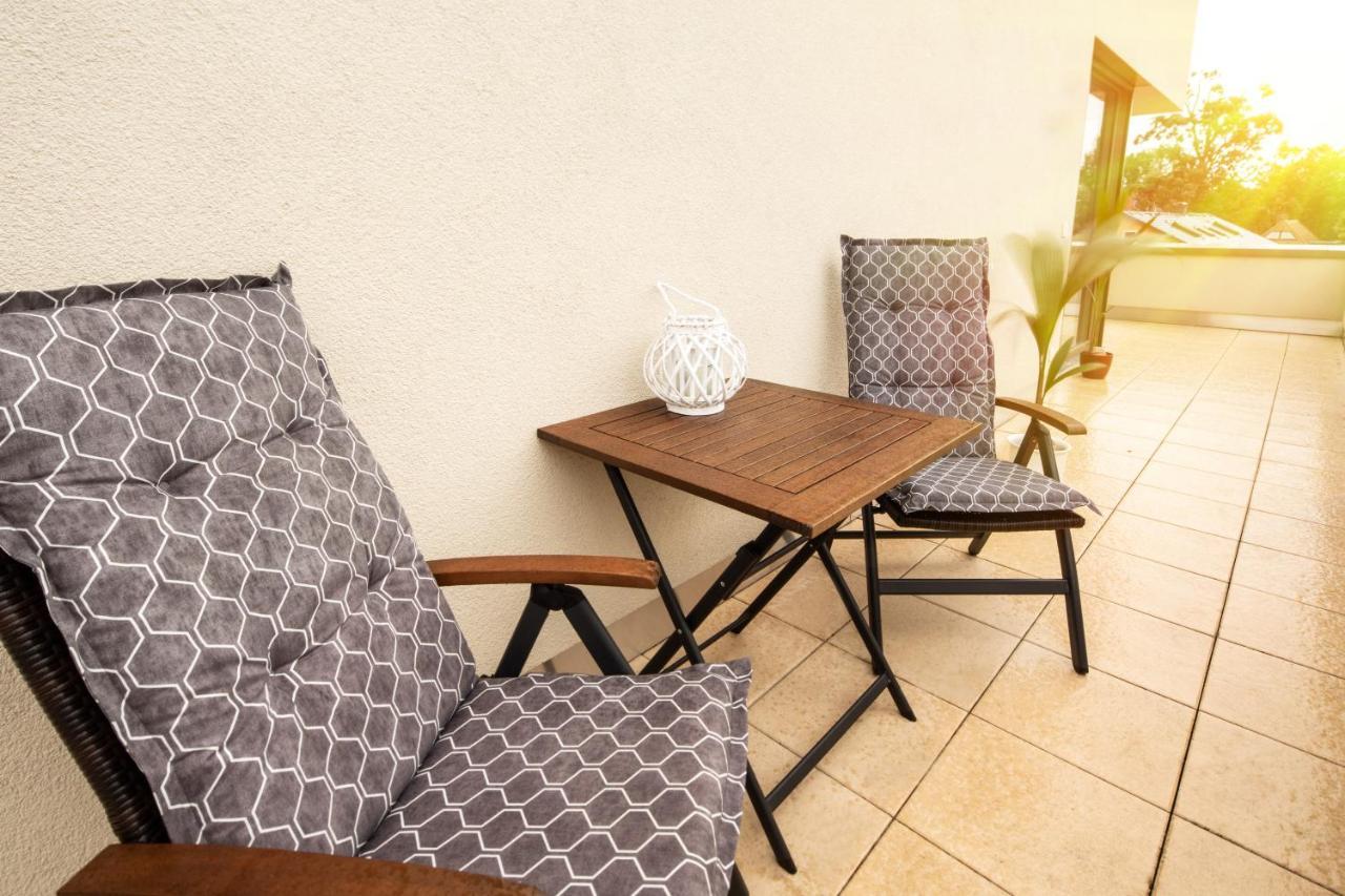 Gaestezimmer In Dresden Mit Dach-Terrasse, Wohnbereich Und Kueche Apartment Exterior photo
